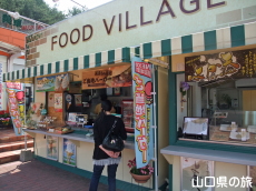 バーガーの出来上りを待つ旅相棒