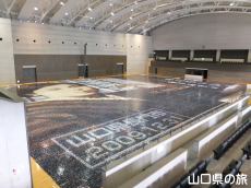 金子みすゞの巨大モザイクアート