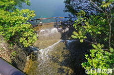 常盤湖本土手の滝