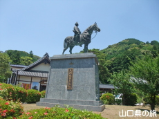 大内弘世公之像